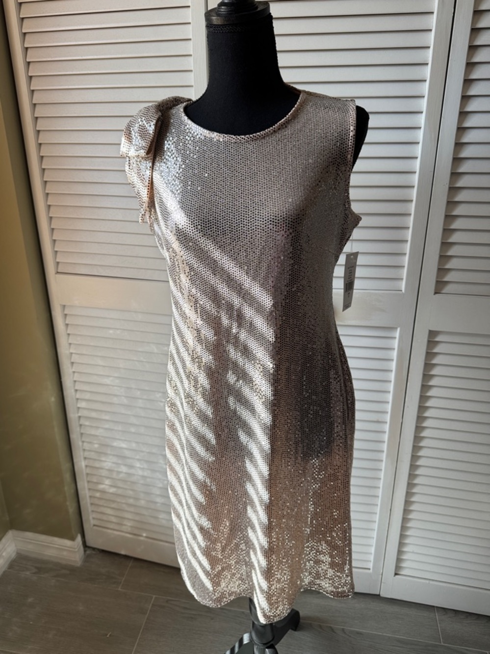 Sleeveless Silver Sequin Mini Dress with Shoulder Bow